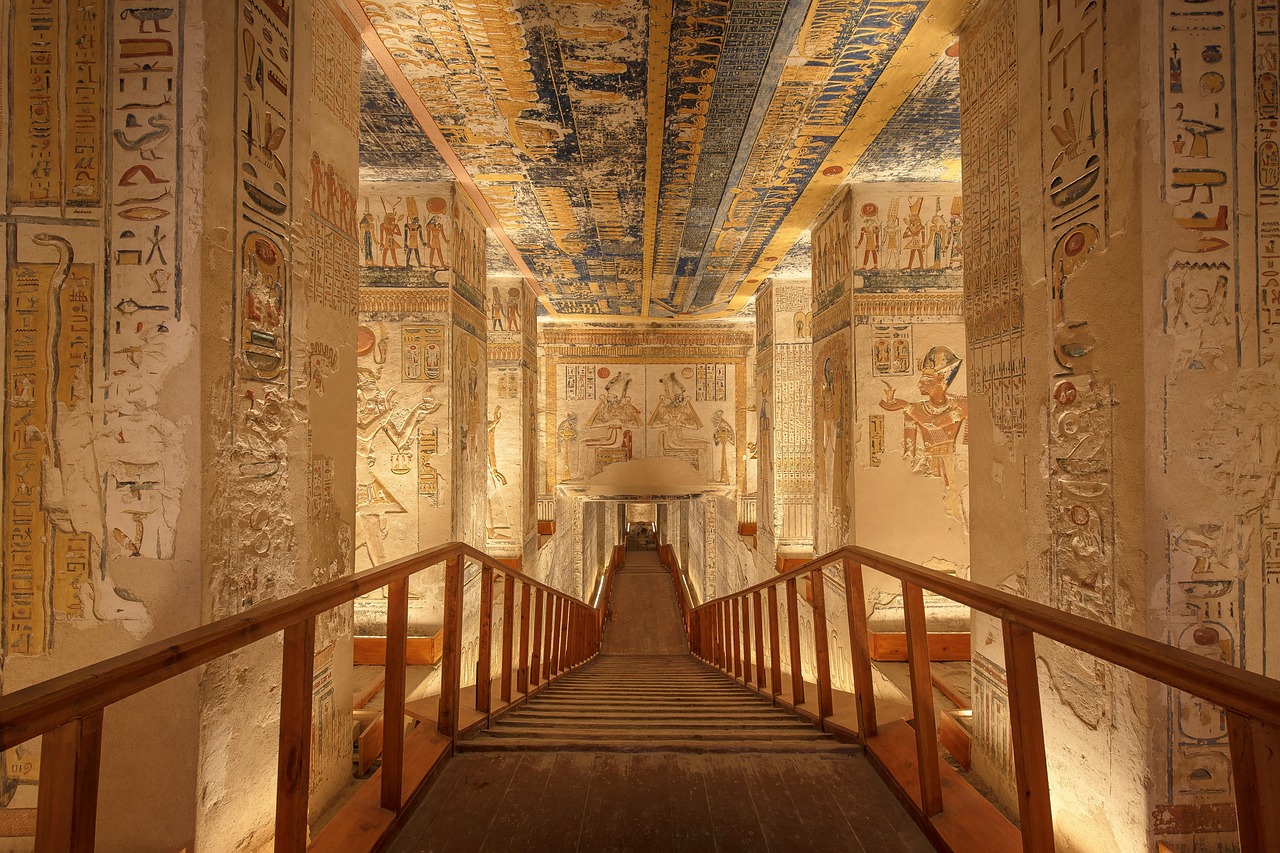 tomb-4300251_1280.jpg